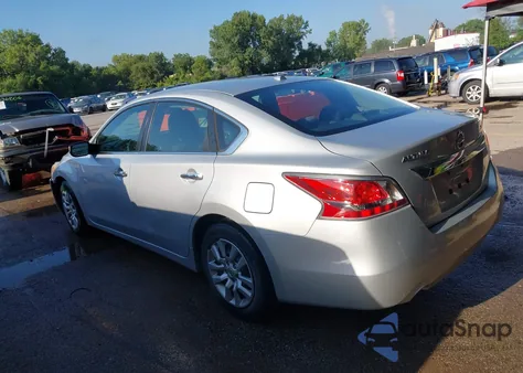 2015 Nissan Altima 2.5/2.5 S/2.5 Sl/2.5 Sv z USA, uszkodzony, nr VIN 1N4AL3AP5FN881904